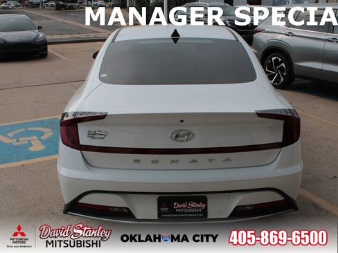 Used 2022 Hyundai Sonata SE w/ Preferred Accessory Package image 9