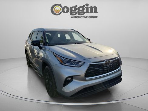 Used 2021 Toyota Highlander Limited FWD image 5