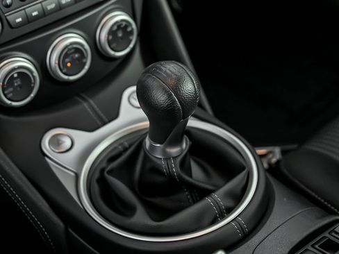 Used 2020 Nissan 370Z w/ Sport Package image 35