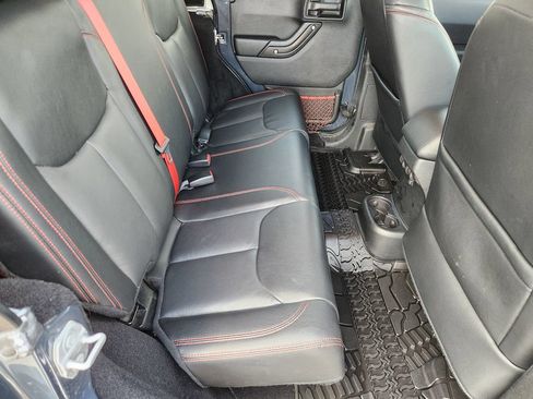 Used 2017 Jeep Wrangler Unlimited Rubicon AWD/4WD image 32