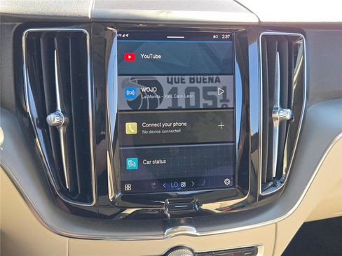 Used 2023 Volvo XC60 B5 Core image 31