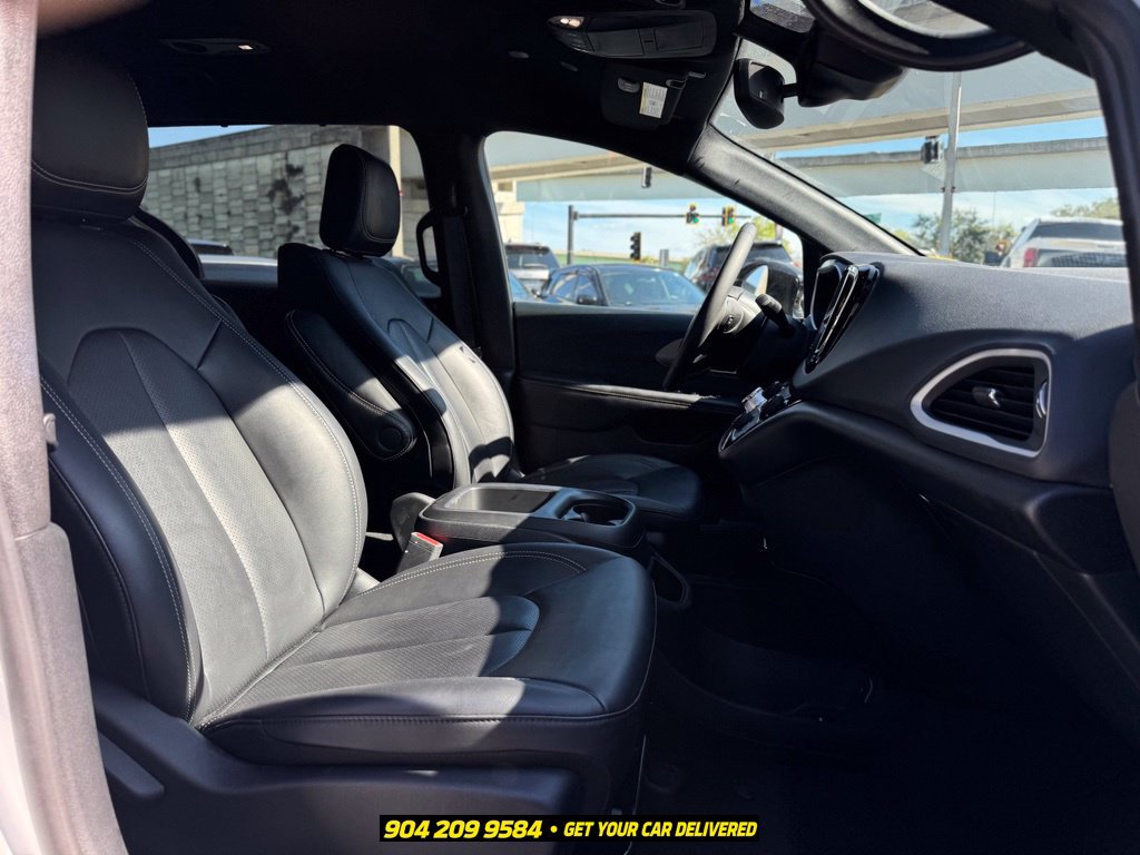 Used 2025 Chrysler Pacifica Select FWD image 26