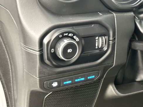 Used 2024 Jeep Wrangler High Altitude AWD/4WD image 13