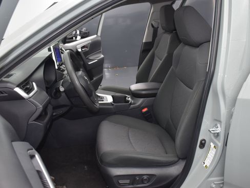 Used 2023 Toyota RAV4 XLE image 22