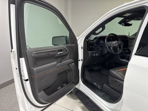 Used 2022 GMC Sierra 1500 AT4 w/ AT4 Premium Package AWD/4WD image 12