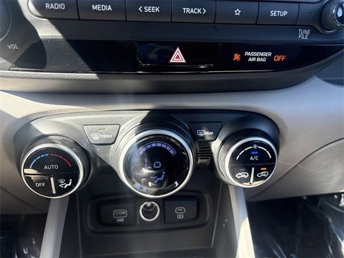 Used 2024 Hyundai Venue SEL image 31