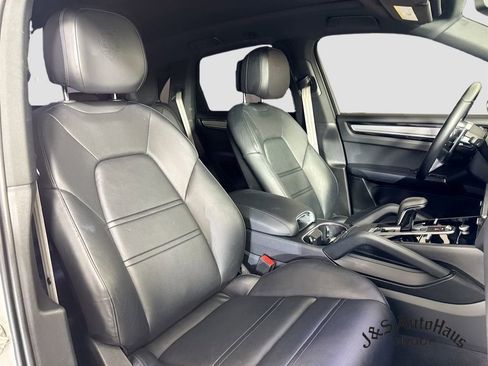 Used 2023 Porsche Cayenne Platinum Edition AWD/4WD image 36