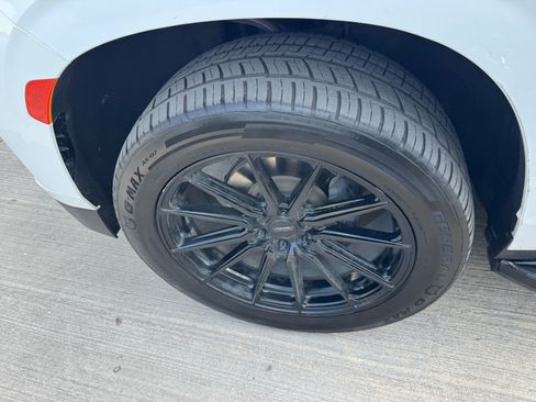 Used 2022 Chevrolet Tahoe LS RWD image 8