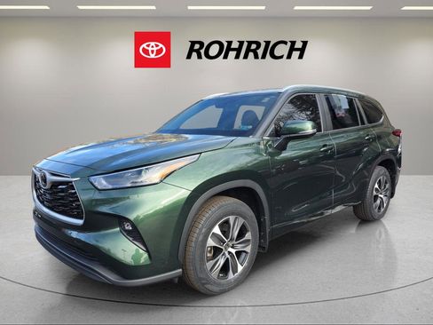 Used 2023 Toyota Highlander XLE image 1