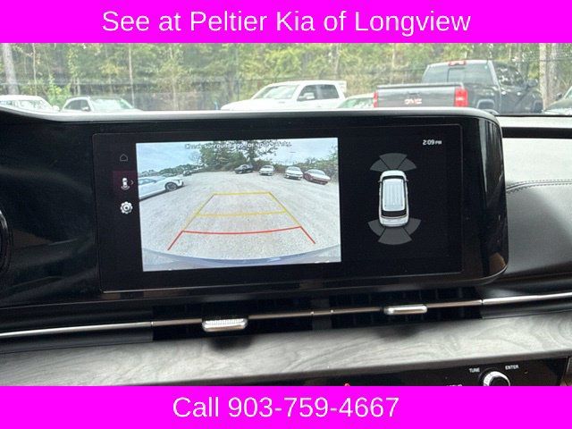 Used 2024 Kia Carnival EX FWD image 23