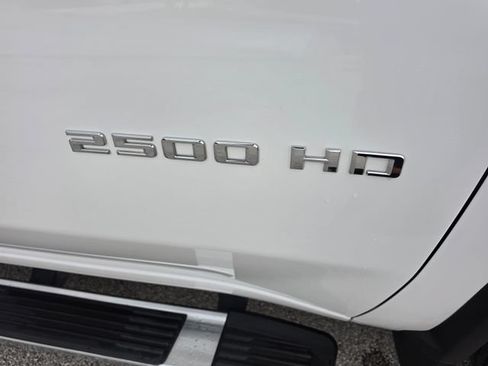 Used 2025 Chevrolet Silverado 2500 LT w/ Convenience Package AWD/4WD image 12