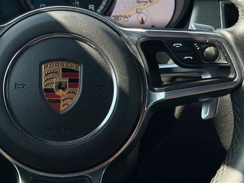 Used 2018 Porsche Macan Turbo AWD/4WD image 35