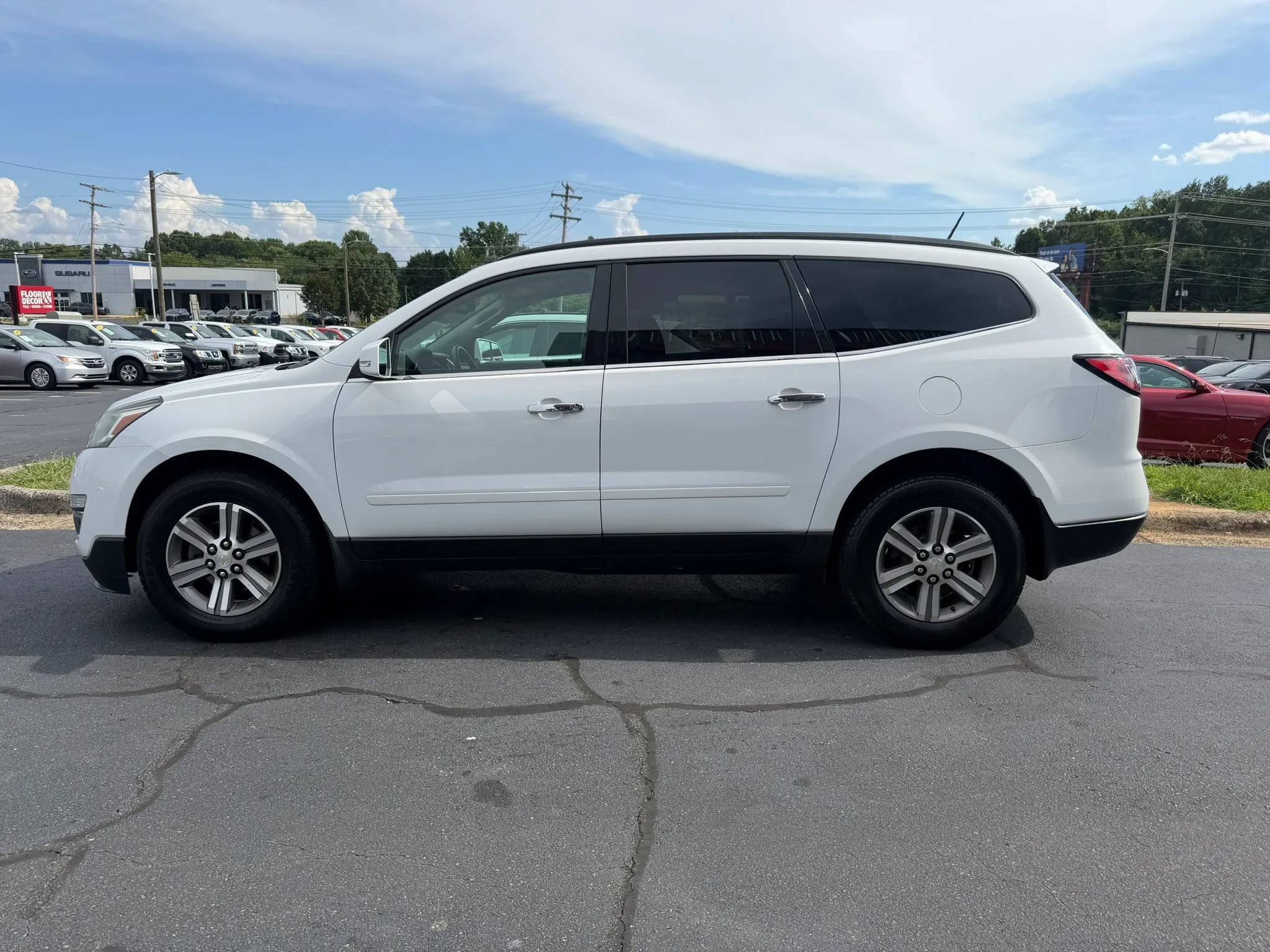Used 2017 Chevrolet Traverse LT AWD/4WD image 4