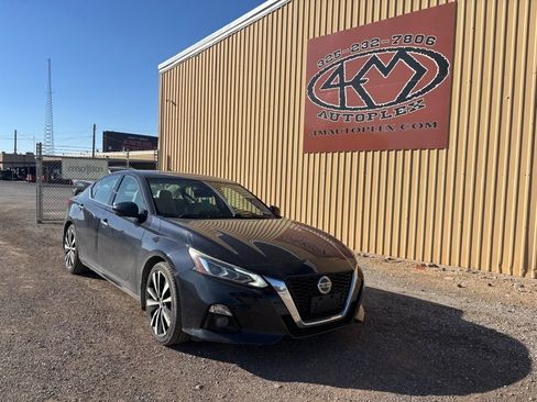 Used 2019 Nissan Altima 2.5 Platinum image 3