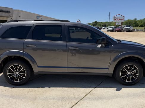 Used 2018 Dodge Journey SE w/ Connectivity Group FWD image 8