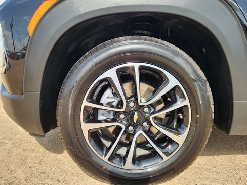 Used 2025 Chevrolet TrailBlazer LT FWD image 11