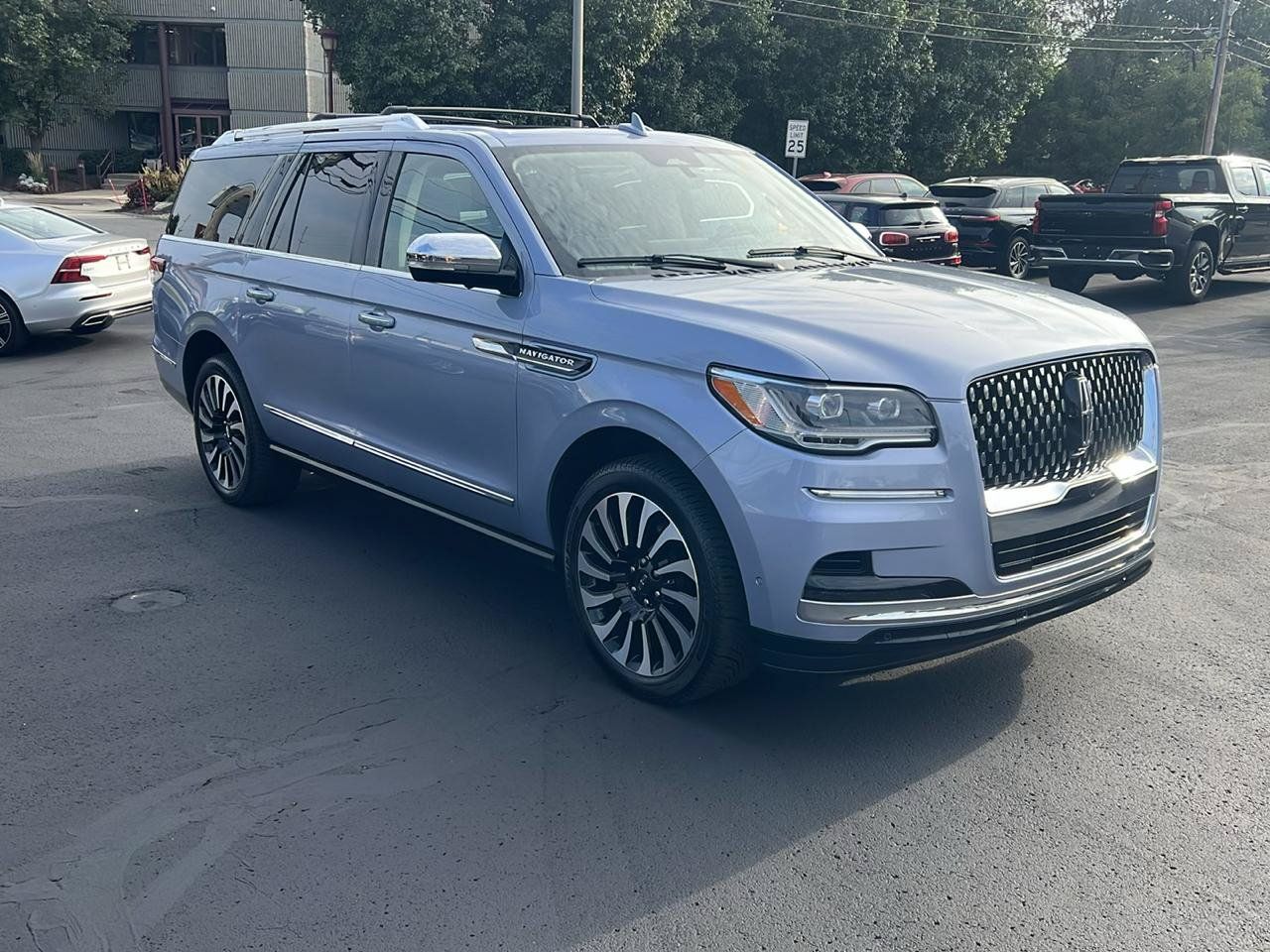 Used 2023 Lincoln Navigator L Black Label AWD/4WD image 3