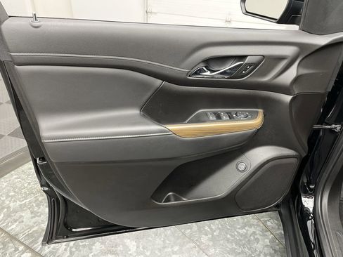 Certified 2023 GMC Acadia SLE w/ Driver Convenience Package image 8