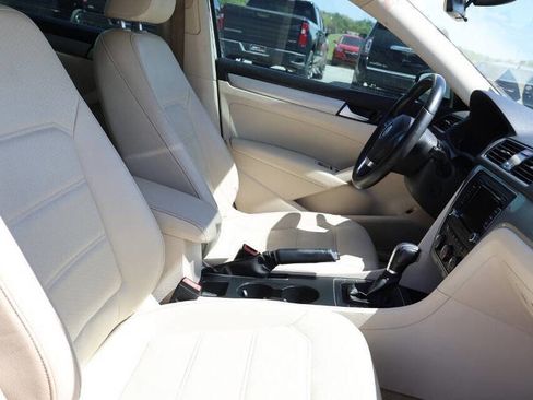 Used 2015 Volkswagen Passat 1.8T Limited Edition FWD image 15