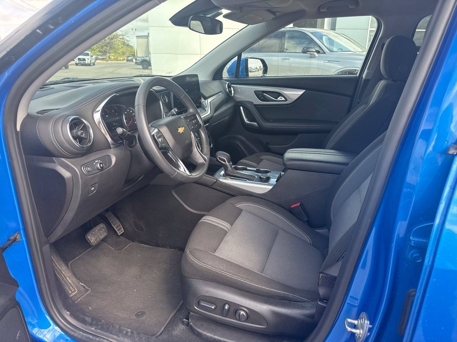 Used 2025 Chevrolet Blazer LT AWD/4WD image 9