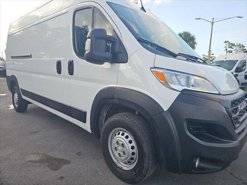 Used 2025 RAM ProMaster 2500 w/ Convenience Group FWD image 4