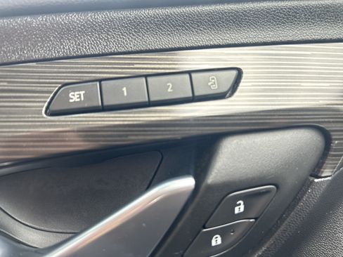 Used 2024 GMC Terrain SLT AWD/4WD image 29