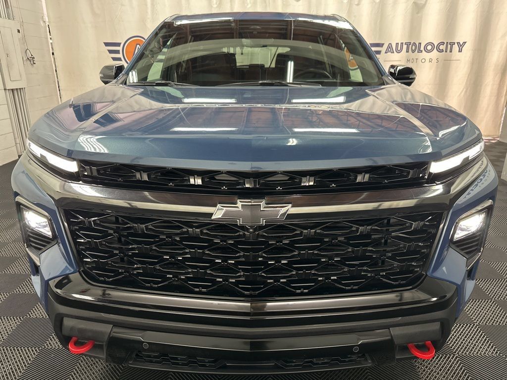 Used 2025 Chevrolet Traverse Z71 w/ Enhanced Driving Package AWD/4WD image 4