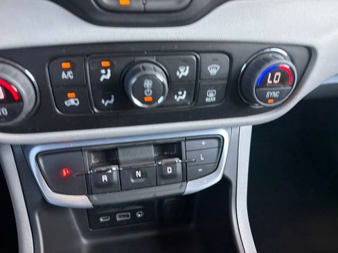 Used 2024 GMC Terrain SLT AWD/4WD image 30