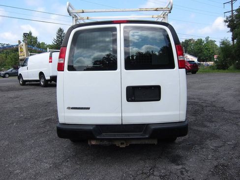 Used 2019 Chevrolet Express 3500 w/ Driver Convenience Package RWD image 4