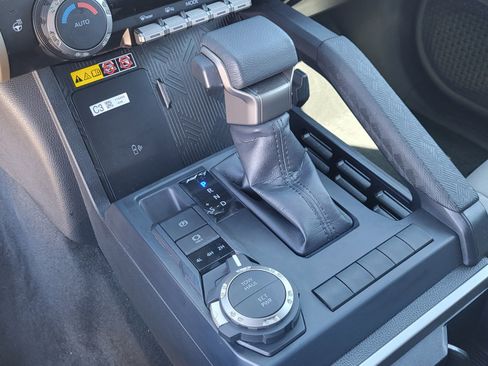 Certified 2025 Toyota Tacoma SR5 image 30