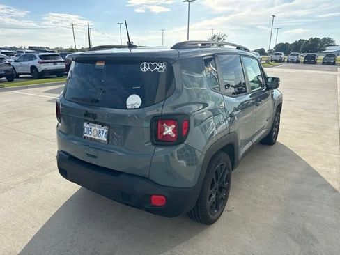 Used 2018 Jeep Renegade Altitude FWD image 3