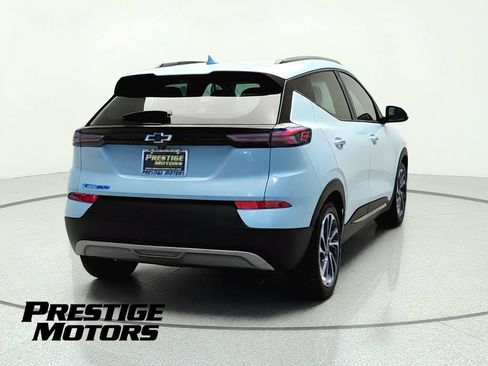 Used 2023 Chevrolet Bolt EUV Premier w/ Sun & Sound Package FWD image 7