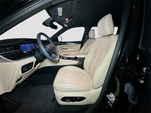 Used 2023 Jeep Grand Cherokee L Limited image 17