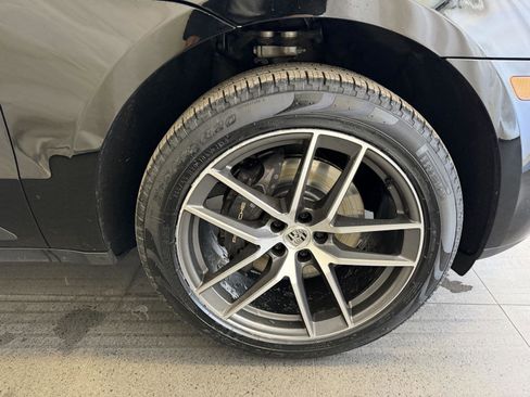 Certified 2022 Porsche Macan image 12