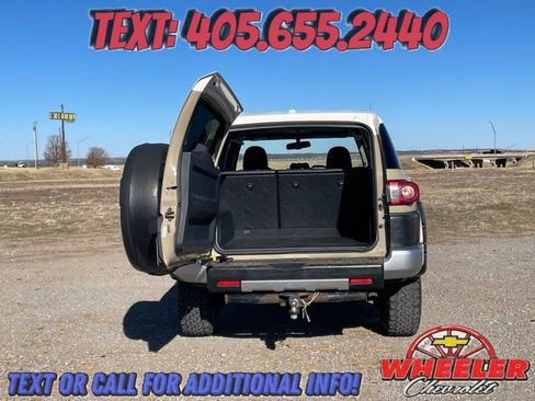 Used 2012 Toyota FJ Cruiser 4WD w/ Convenience Pkg image 7
