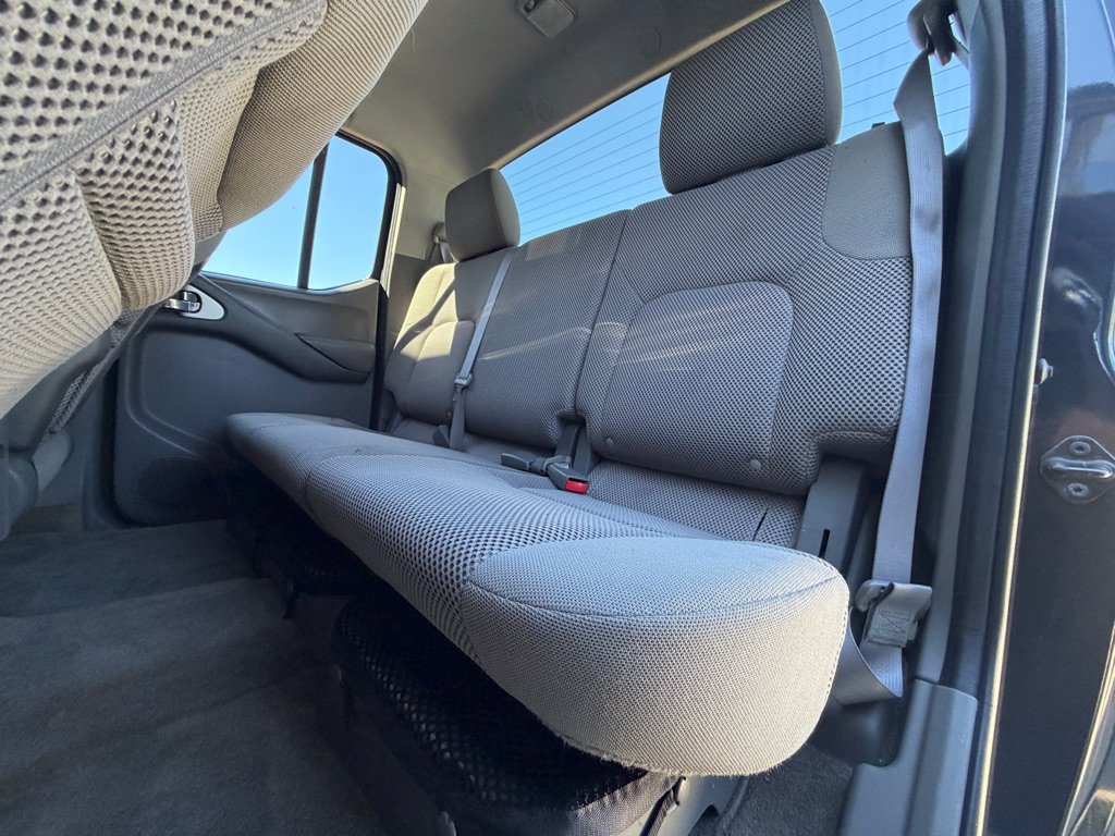 Used 2011 Nissan Frontier SV w/ SV Premium Utility Pkg AWD/4WD image 15