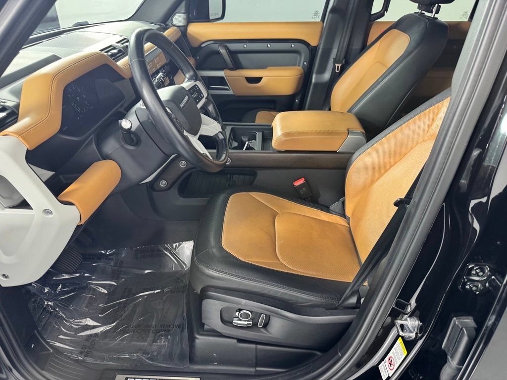 Used 2024 Land Rover Defender 130 X-Dynamic SE AWD/4WD image 11