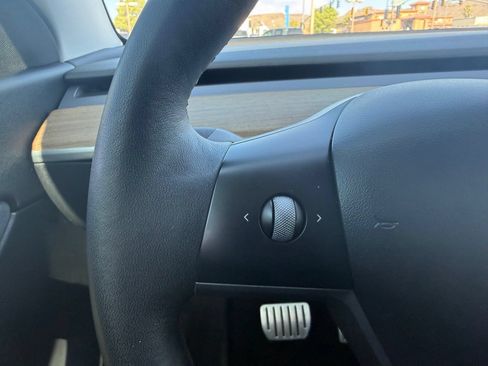 Used 2022 Tesla Model Y Performance AWD/4WD image 16
