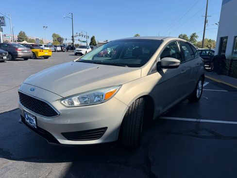 Used 2015 Ford Focus SE FWD image 4