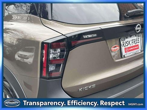 Certified 2025 Nissan Kicks SV image 11
