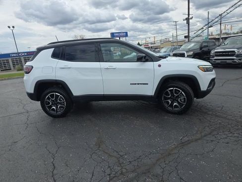 Used 2025 Jeep Compass Trailhawk w/ Trailhawk Elite Group AWD/4WD image 10