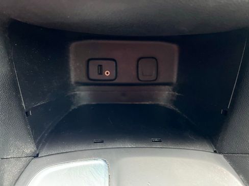 Used 2018 Chevrolet Equinox LT image 29