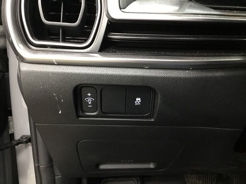 Used 2025 Kia Sorento S image 11