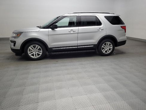 Used 2019 Ford Explorer XLT FWD image 2