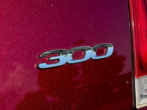 Used 2019 Chrysler 300 Limited RWD image 11