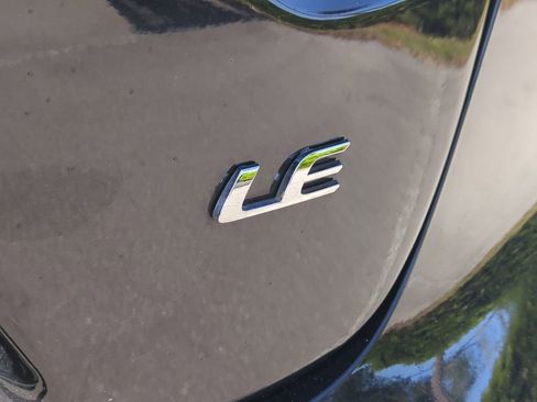 Used 2021 Toyota Corolla LE image 15