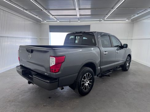 Used 2021 Nissan Titan SV w/ SV Convenience Package image 5