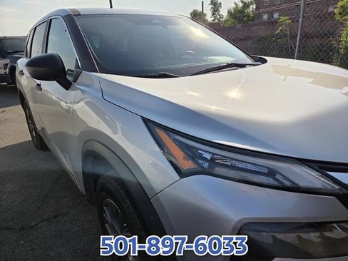 Used 2024 Nissan Rogue S FWD image 3