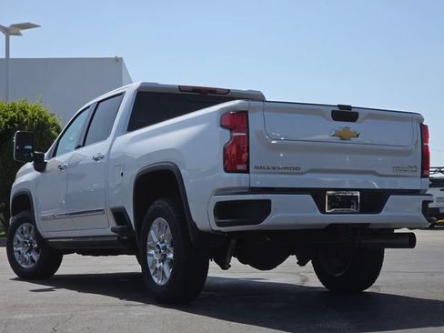 Used 2025 Chevrolet Silverado 2500 High Country w/ High Country Premium Package AWD/4WD image 17