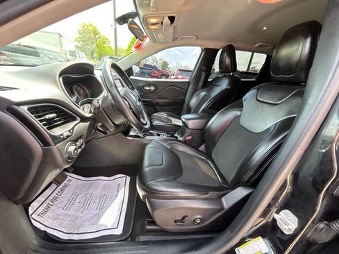 Used 2020 Jeep Cherokee Latitude Plus FWD image 16